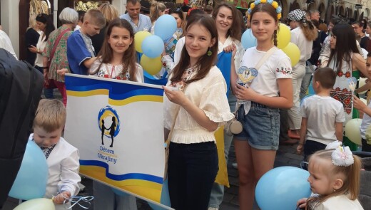 Українські школярі зі спілки «Дітям України» дякують Чехії і запрошують на свято останнього дзвоника