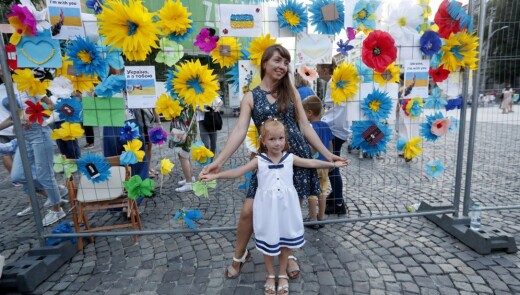 Жити за кордоном чи повертатися в Україну? На це питання кожна українська родина, що виїхала, має власні відповіді