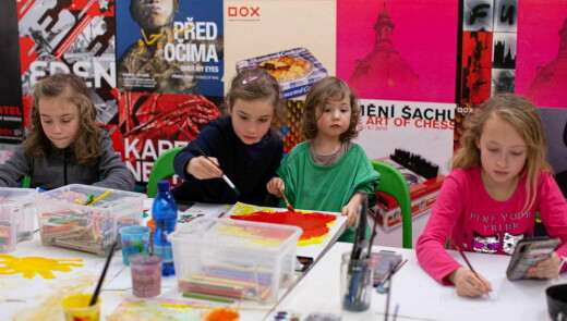 Галерея DOX в Празі організує мистецькі майстерні для українських дітей