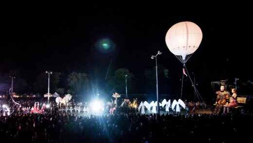 Прагою пройдуть святкові паради з великими фігурами та живою музикою