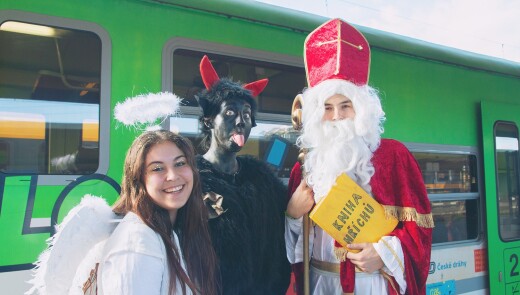 Святкові потяги та різдвяні колядки на залізниці цими вихідними в Празі