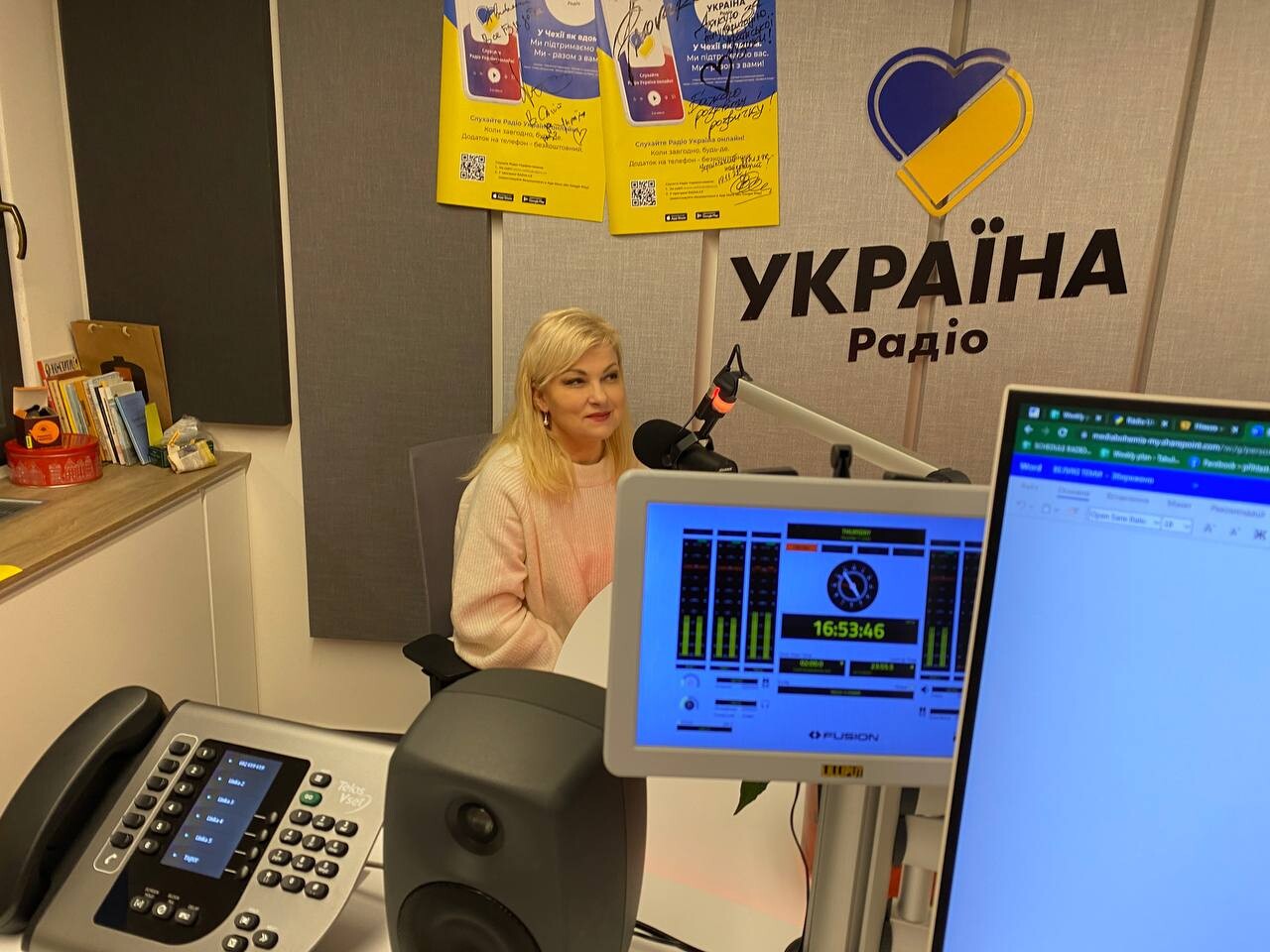 Марія Бурмака в студії «Радіо Україна», м. Прага, 2022